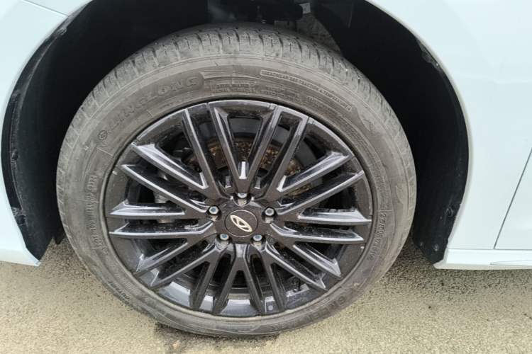 Used Chery Arrizo 8 2024 1.6T DCT Excellence Edition Left Front Wheel Hub