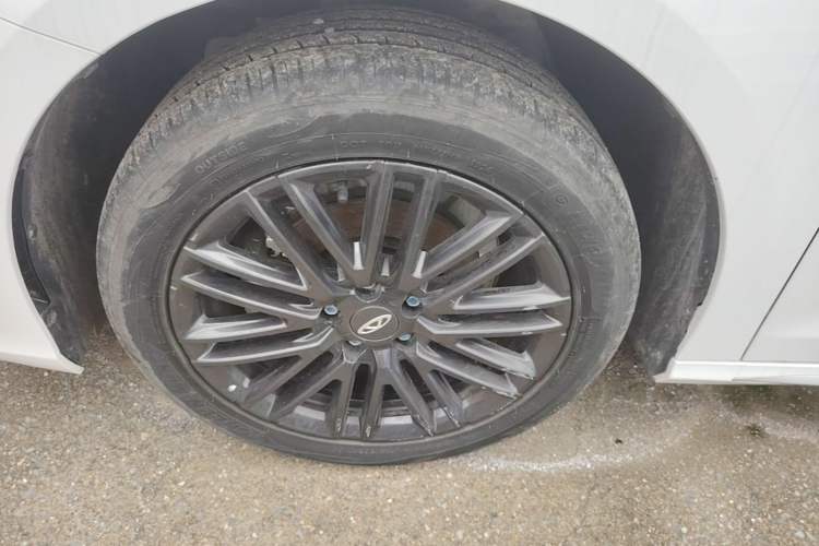 Used Chery Arrizo 8 2024 1.6T DCT Excellence Edition Left Front Wheel Hub