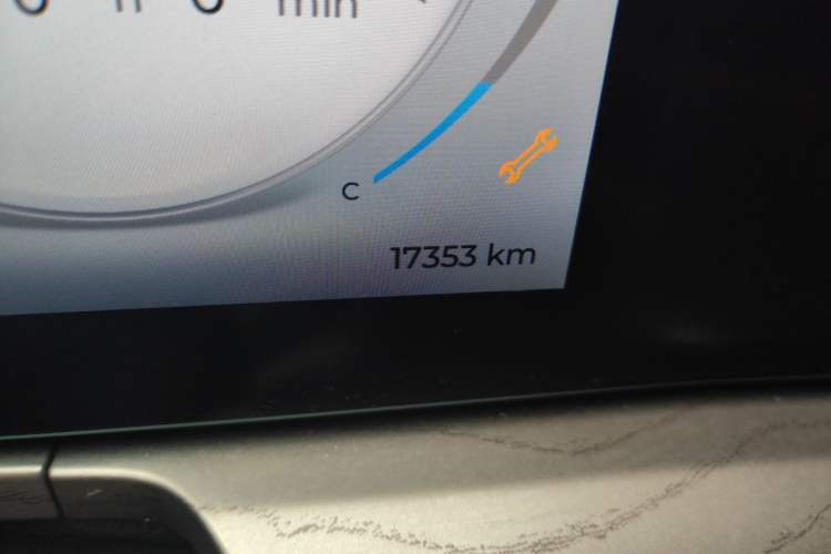 Used Chery Arrizo 8 2024 High-Performance Edition 2.0T DCT Powerfully Tuned Odometer Close Up