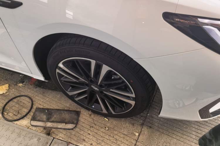 Used Chery Arrizo 8 2024 High-Performance Edition 2.0T DCT Powerfully Tuned Right Front Wheel Hub