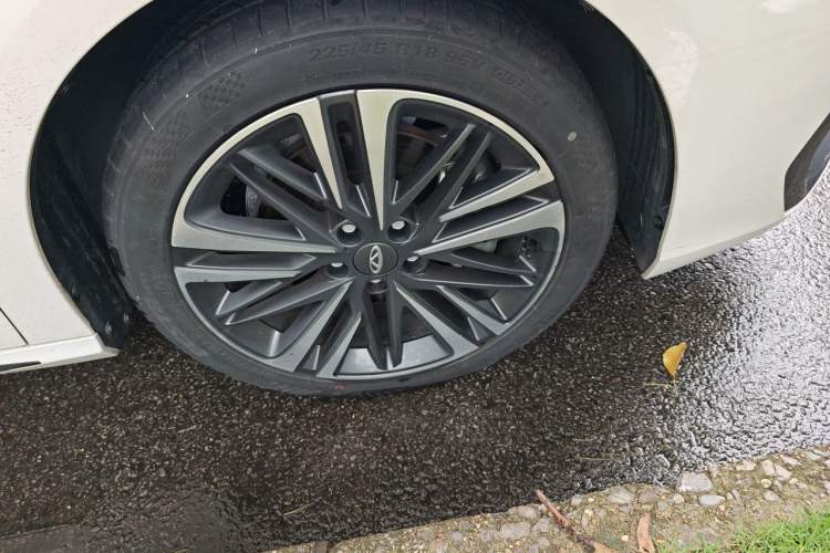 Used Chery Arrizo 8 2024 High-Performance Edition 2.0T DCT Imperial Right Front Wheel Hub