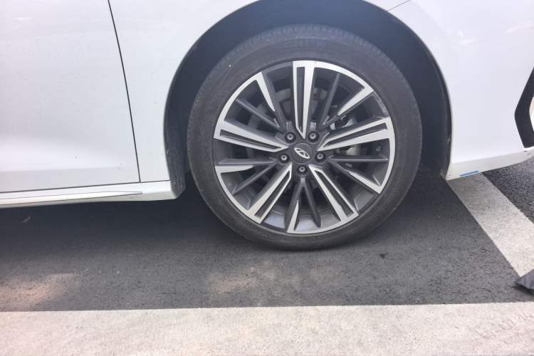 Used Chery Arrizo 8 2024 1.6T DCT Smart Right Front Wheel Hub