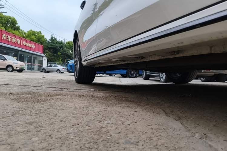 Used Chery Arrizo 8 2024 High-Performance Edition 2.0T DCT Powerfully Tuned Right Side Sill