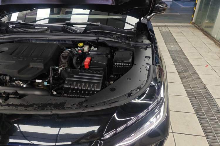 Used Chery Arrizo 8 2025 2.0T DCT Sport Engine Bay Left