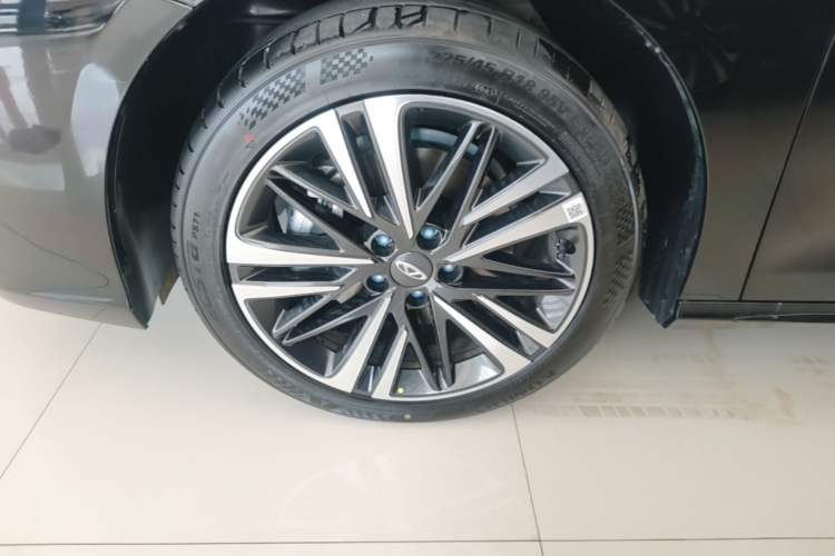 Used Chery Arrizo 8 2025 2.0T DCT Sport Exterior 4