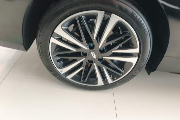 Used Chery Arrizo 8 2025 2.0T DCT Sport Exterior 5
