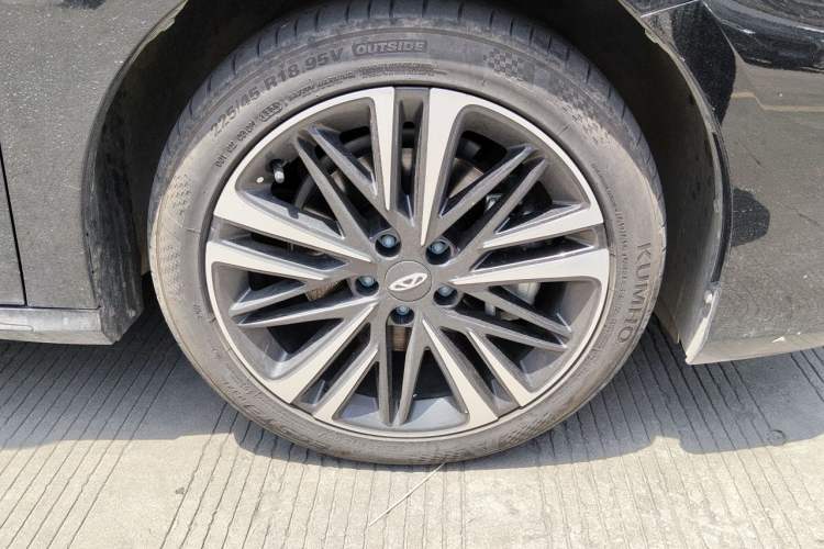 Used Chery Arrizo 8 2025 2.0T DCT Sport Right Front Wheel Hub