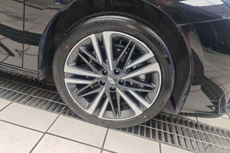 Used Chery Arrizo 8 2025 2.0T DCT Sport Right Front Wheel Hub
