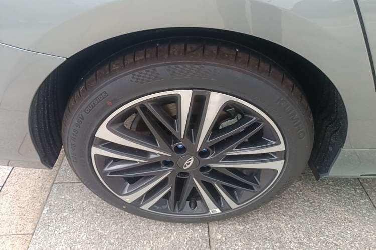 Used Chery Arrizo 8 2025 2.0T DCT Sport Exterior 5
