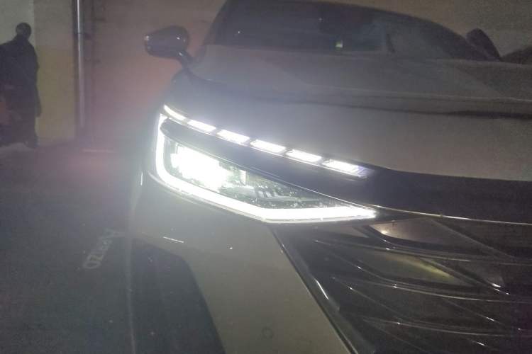 Used Chery Arrizo 8 2025 2.0T DCT Sport Right Front Headlight