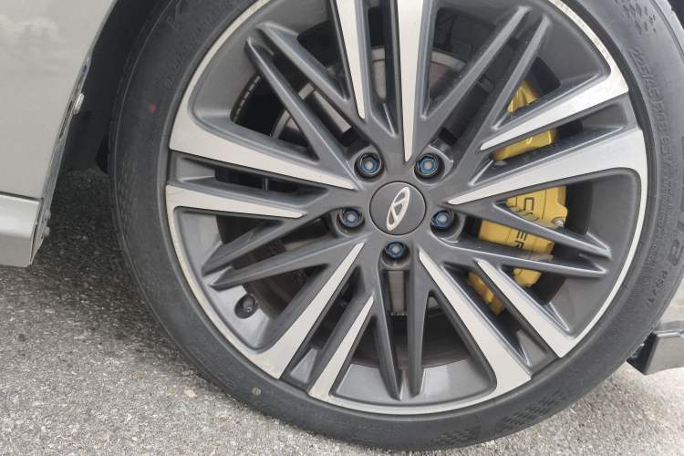 Used Chery Arrizo 8 2025 2.0T DCT Sport Right Front Wheel Hub