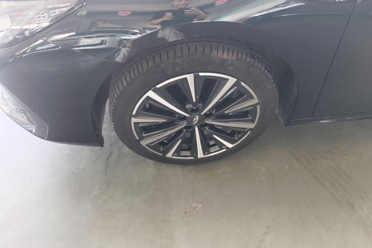 Used Chery Arrizo 8 2025 2.0T Automatic Yu+ Left Front Wheel Hub