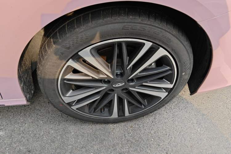 Used Chery Arrizo 8 2025 2.0T DCT Sport Right Front Wheel Hub