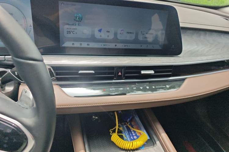 Used Chery Arrizo 8 2025 2.0T DCT Sport Audio And AC Panel