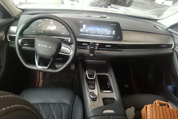 Used Chery Arrizo 8 2025 1.6T DCT Smart Center Console