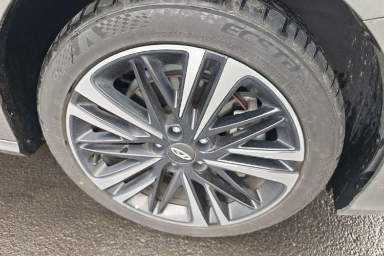 Used Chery Arrizo 8 2025 2.0T DCT Sport Right Front Wheel Hub