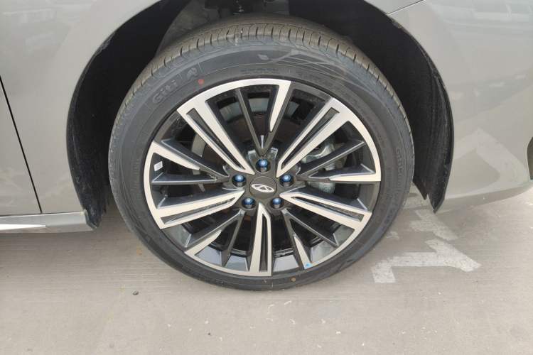 Used Chery Arrizo 8 2025 1.6T DCT Smart Right Front Wheel Hub