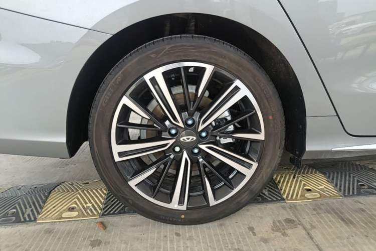 Used Chery Arrizo 8 2025 1.6T DCT Rui Right Rear Wheel Hub