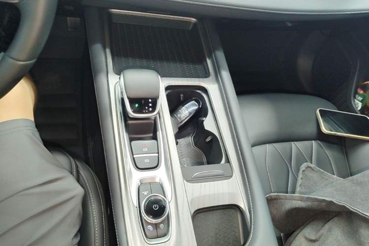 Used Chery Arrizo 8 2025 1.6T DCT Excellence Edition Gear Lever