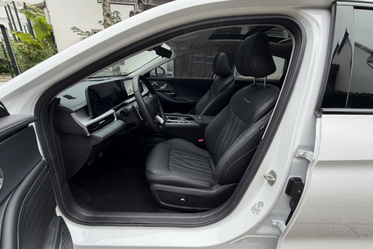 Used Chery Arrizo 8 2025 2.0T DCT Sport Interior 10