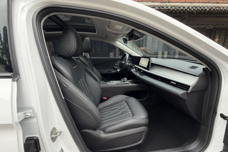 Used Chery Arrizo 8 2025 2.0T DCT Sport Interior 11