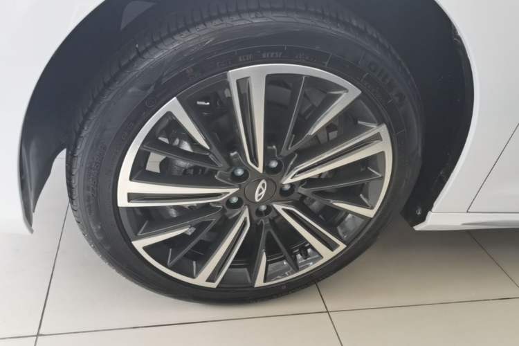Used Chery Arrizo 8 2025 1.6T DCT Smart Left Front Wheel Hub