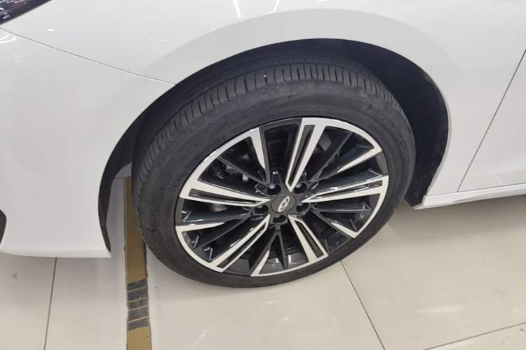 Used Chery Arrizo 8 2025 1.6T DCT Excellence Edition Left Front Wheel Hub