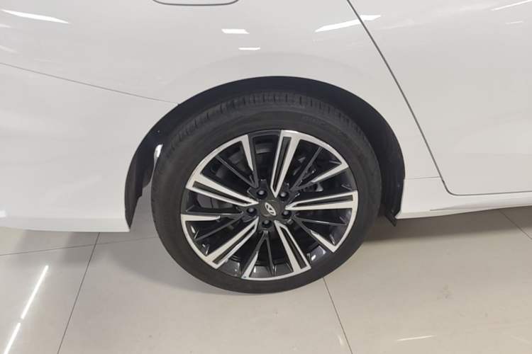 Used Chery Arrizo 8 2025 1.6T DCT Excellence Edition Right Rear Wheel Hub