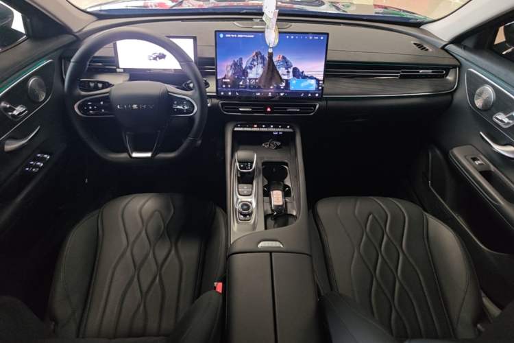 Used Chery Arrizo 8 PRO 2025 Pro 1.6T Comfort Version Center Console