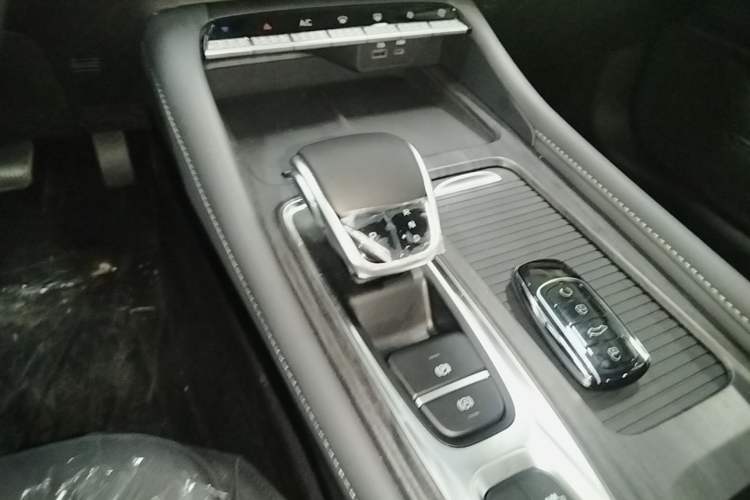 Used Chery Arrizo 8 PRO 2025 Pro 1.6T Luxury Model Gear Lever