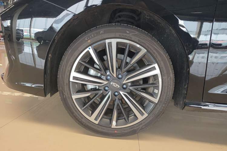 Used Chery Arrizo 8 PRO 2025 Pro 1.6T Comfort Version Left Front Wheel Hub