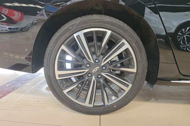 Used Chery Arrizo 8 PRO 2025 Pro 1.6T Comfort Version Right Rear Wheel Hub
