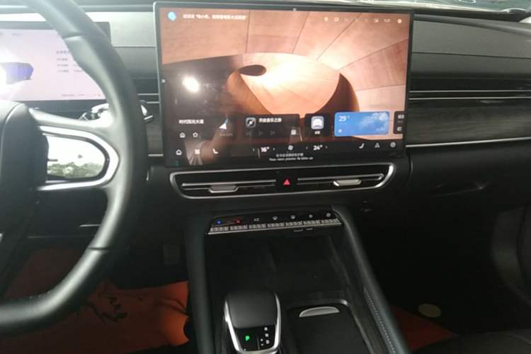 Used Chery Arrizo 8 PRO 2025 Pro 1.6T Luxury Model+ Audio And AC Panel