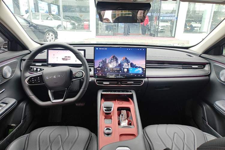 Used Chery Arrizo 8 PRO 2025 Pro 1.6T Comfort Version Center Console