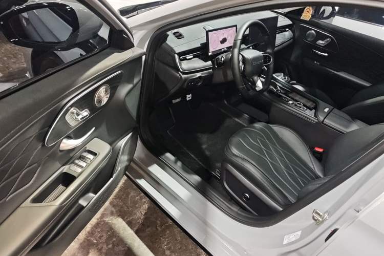 Used Chery Arrizo 8 PRO 2025 Model Pro 2.0T Luxury Version Driver Seat