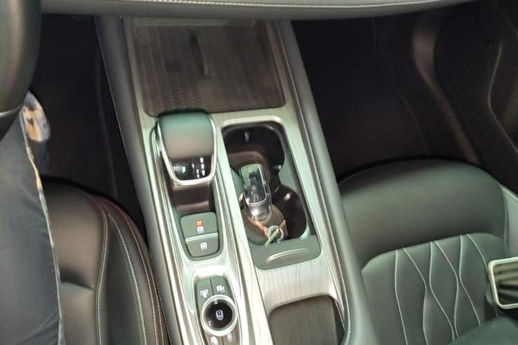 Used Chery Arrizo 8 PRO 2025 Pro 1.6T Luxury Model Gear Lever