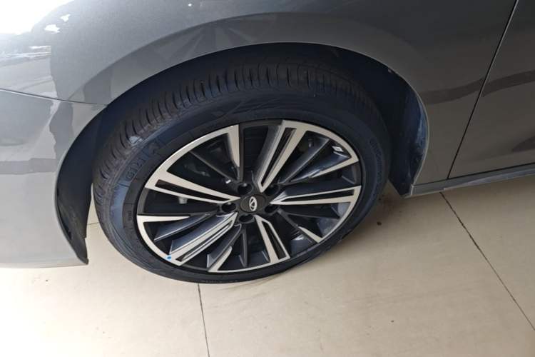 Used Chery Arrizo 8 PRO 2025 Pro 1.6T Comfort Version Left Front Wheel Hub