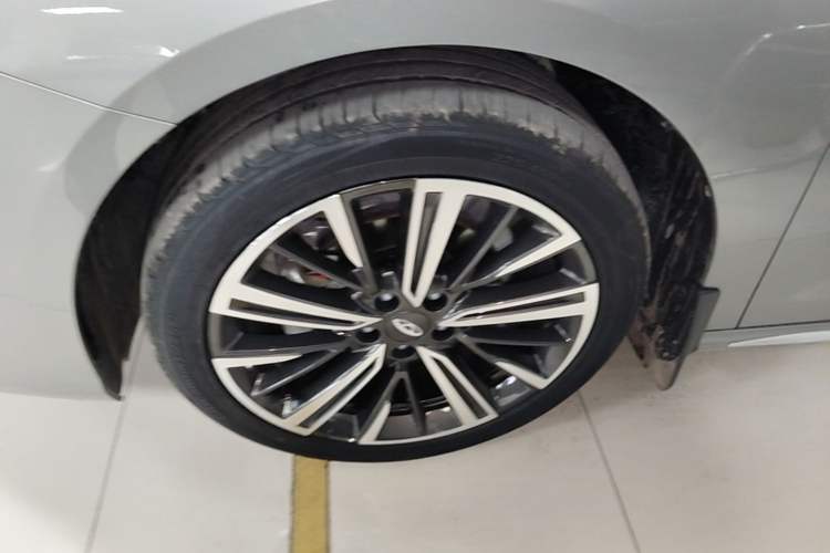 Used Chery Arrizo 8 PRO 2025 Pro 1.6T Luxury Model Left Front Wheel Hub