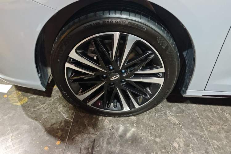 Used Chery Arrizo 8 PRO 2025 Model Pro 2.0T Luxury Version Left Front Wheel Hub