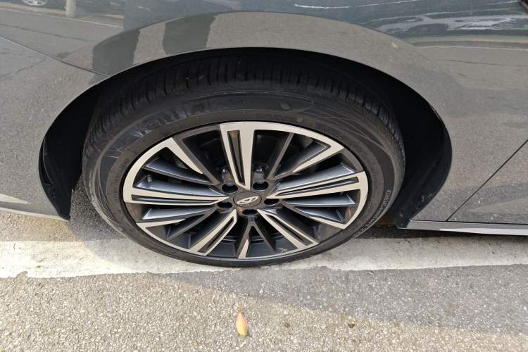 Used Chery Arrizo 8 PRO 2025 Pro 1.6T Comfort Version Left Front Wheel Hub