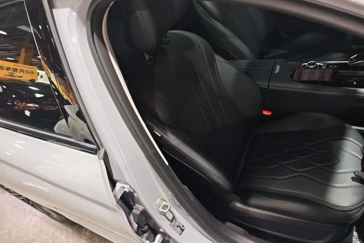 Used Chery Arrizo 8 PRO 2025 Model Pro 2.0T Luxury Version Right Front Seat