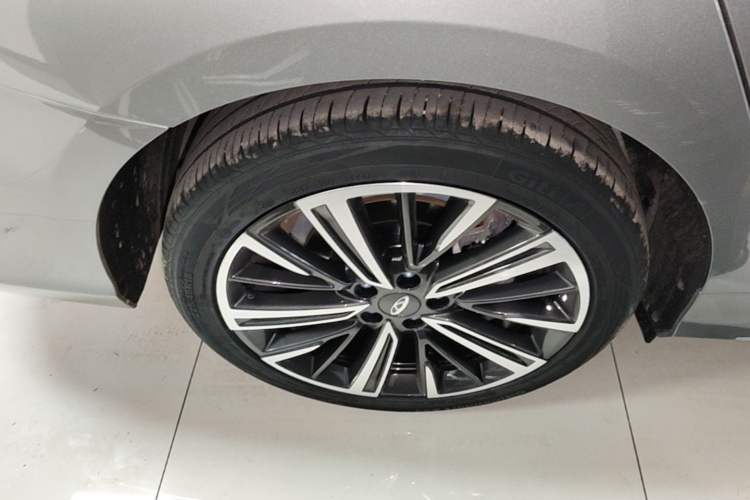 Used Chery Arrizo 8 PRO 2025 Pro 1.6T Luxury Model Right Rear Wheel Hub