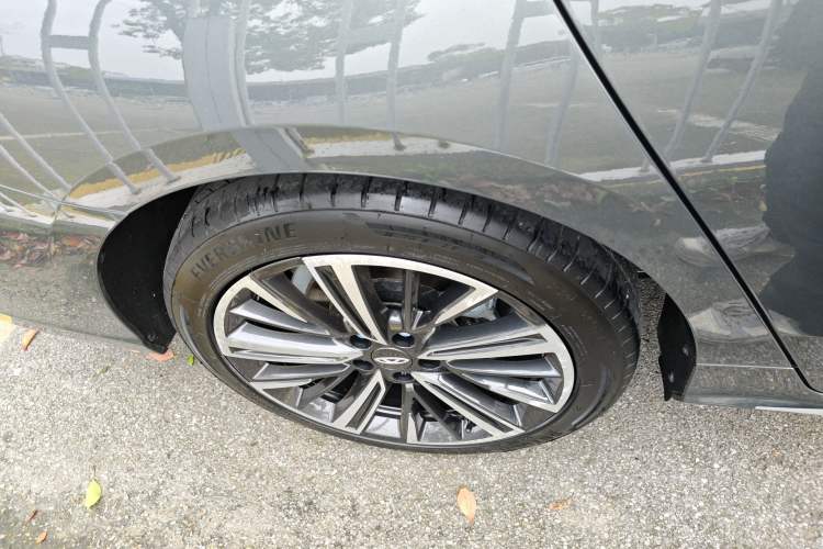 Used Chery Arrizo 8 PRO 2025 Pro 1.6T Comfort Version Right Rear Wheel Hub