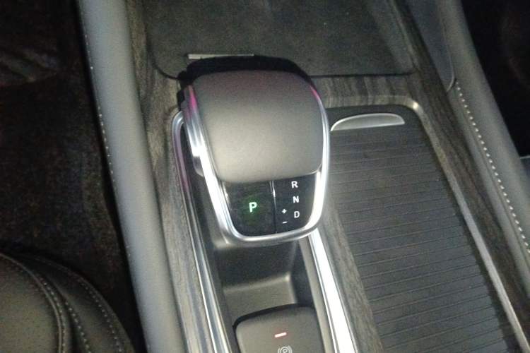 Used Chery Arrizo 8 PRO 2025 Pro 1.6T Luxury Model+ Gear Lever