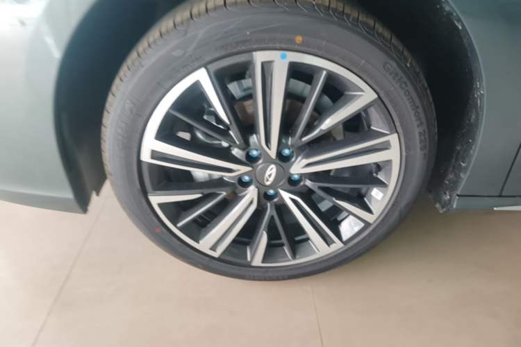 Used Chery Arrizo 8 PRO 2025 Pro 1.6T Comfort Version Left Front Wheel Hub