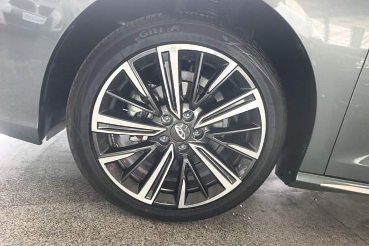 Used Chery Arrizo 8 PRO 2025 Pro 1.6T Luxury Model+ Left Front Wheel Hub