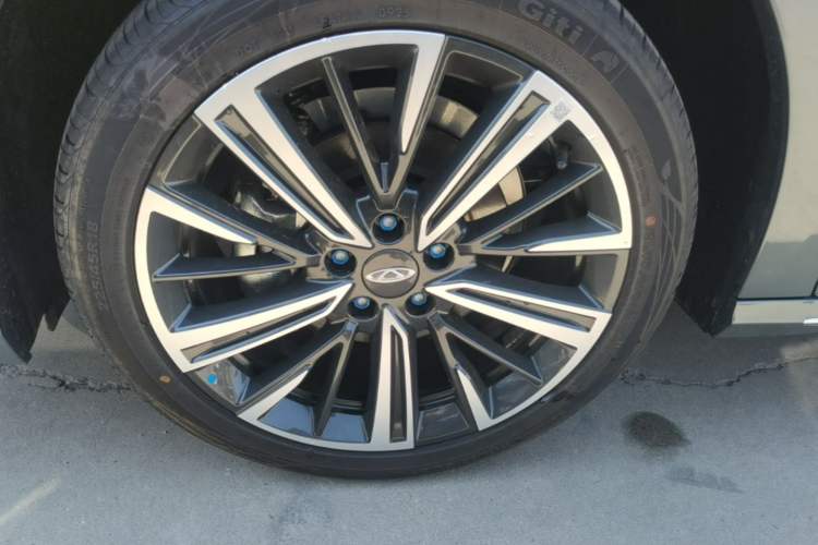 Used Chery Arrizo 8 PRO 2025 Pro 1.6T Standard Model Left Front Wheel Hub