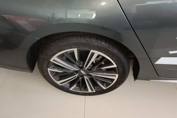 Used Chery Arrizo 8 PRO 2025 Pro 1.6T Luxury Model+ Right Rear Wheel Hub
