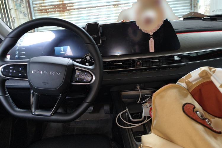 Used Chery Arrizo 8 PRO 2025 Pro 1.6T Comfort Version Center Console