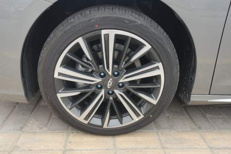 Used Chery Arrizo 8 PRO 2025 Pro 1.6T Luxury Model+ Left Front Wheel Hub